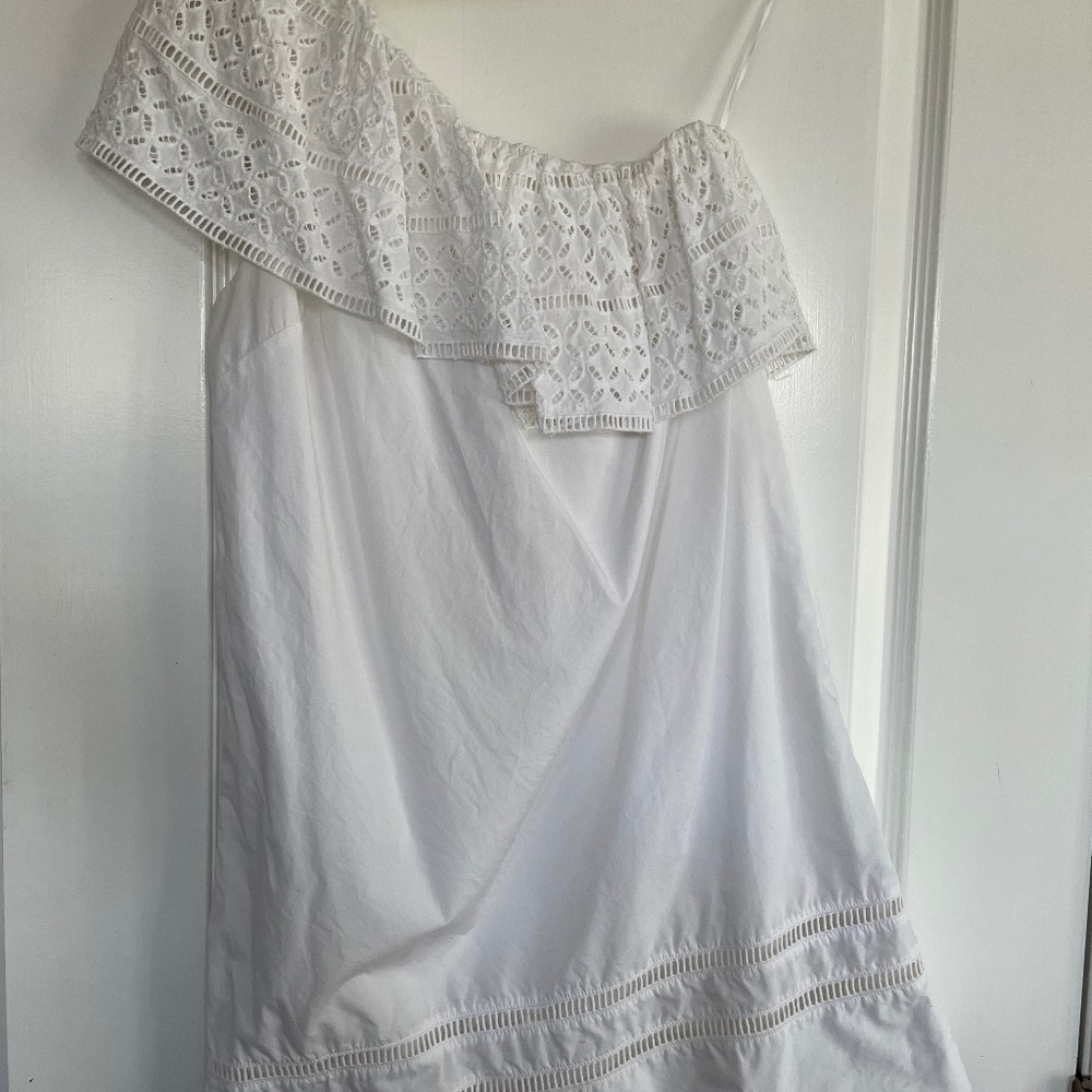 Off the shoulder embroidered white dress one shoulder